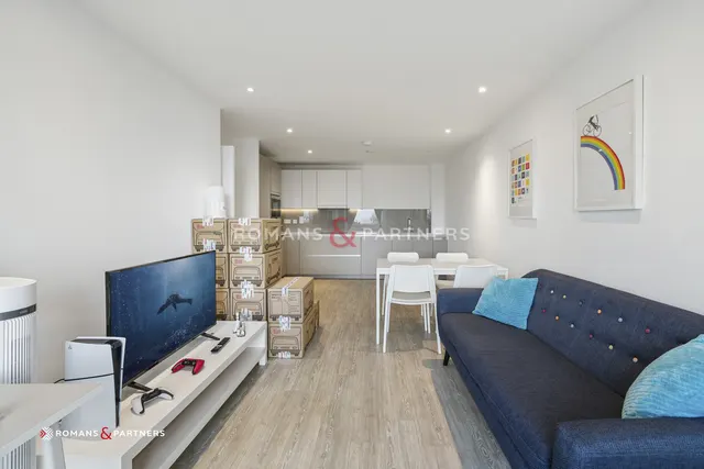 Gaumont Place, Streatham, SW2, photo 2