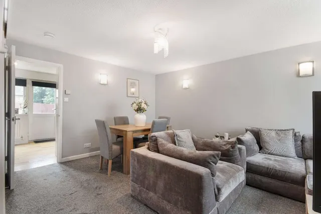 Photo 2 — Blackmead, Riverhead, Sevenoaks, Kent, TN13 2QU