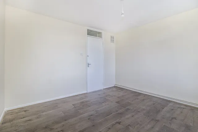 Owen Close, London, SE28, photo 3