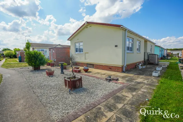Creek Road, Canvey Island, SS8, photo 1