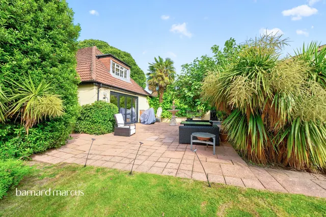 Photo 2 — Blackthorne Road, Great Bookham, Leatherhead