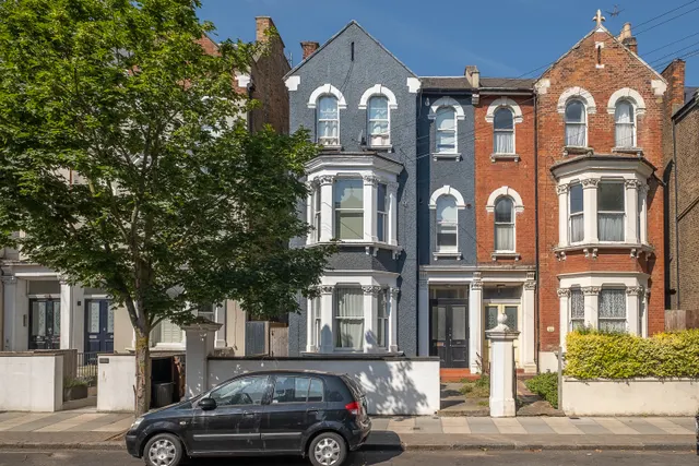 Sisters Avenue, London, SW11, photo 1