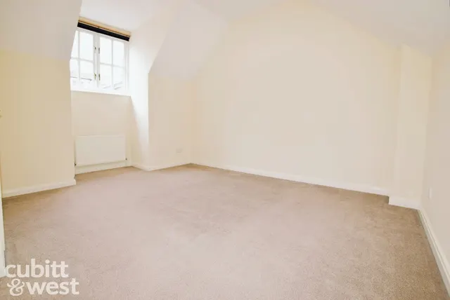 Talbot Lane, RH12, photo 3