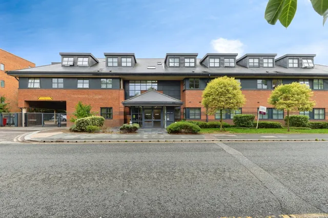 Great North Road, Hatfield, photo 1