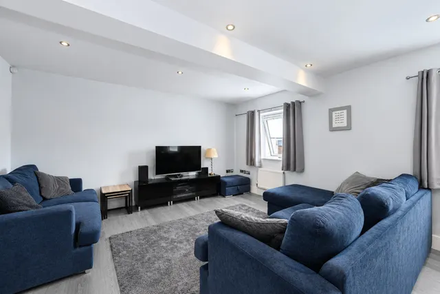 Woodcote Side, Epsom, KT18, photo 3