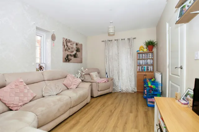 Photo 2 — Magnus Close, Peterborough