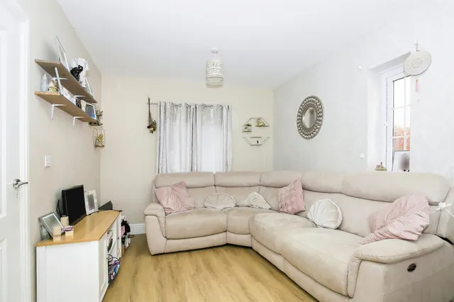 Photo 3 — Magnus Close, Peterborough