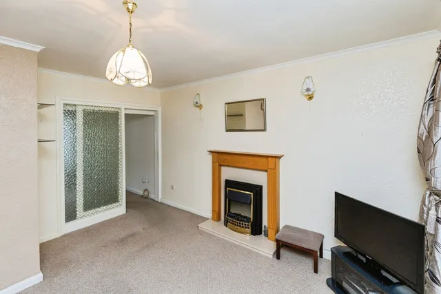 Ffordd Madoc, Llay, LL12, photo 2
