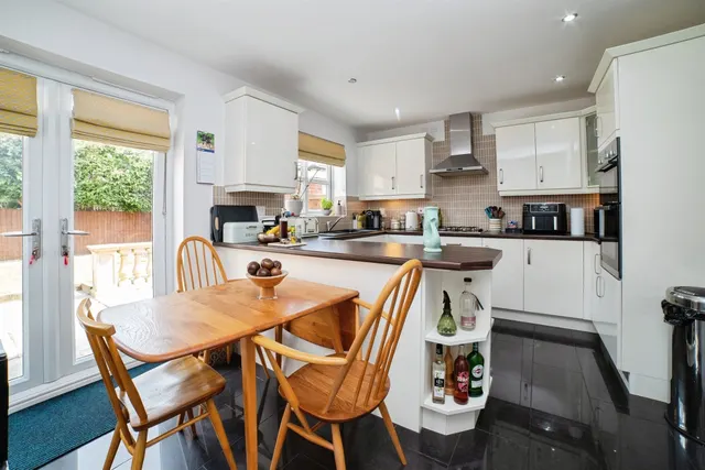 Ashton Close, Swanwick, DE55, photo 3