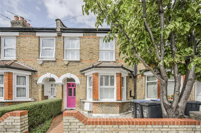Highworth Road, London, N11, photo 1