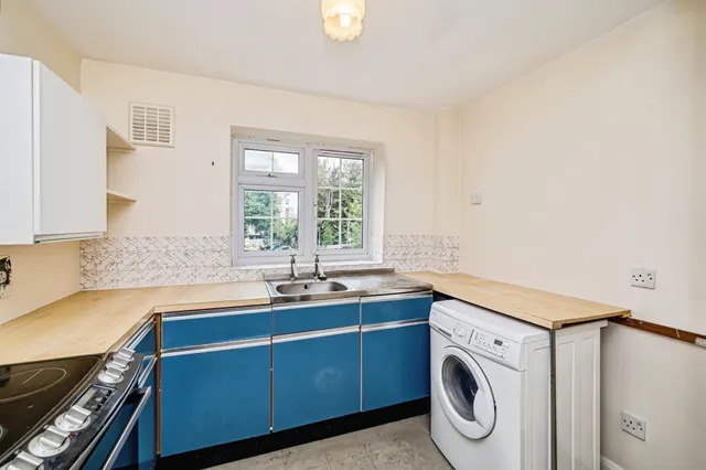 Photo 2 — Arborfield Close, Slough