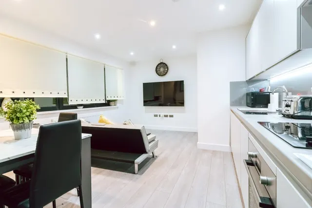 Banstead Road, Purley, CR8, photo 1