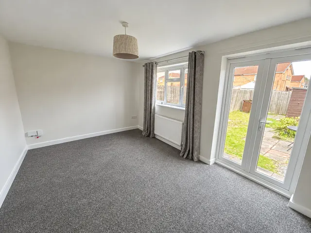 Glaisdale Court, Laughton Common, S25, photo 3