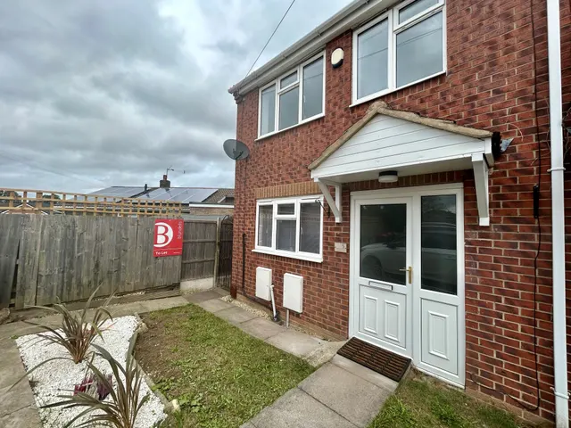 Glaisdale Court, Laughton Common, S25, photo 1