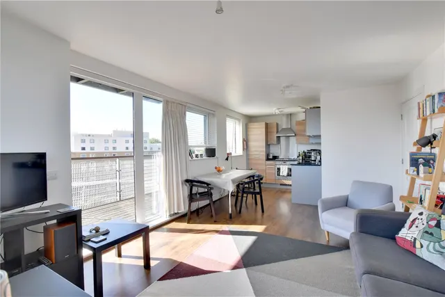 Photo 3 — 25 Tarves Way, Greenwich, London, SE10