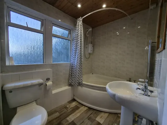 Plantation Court, Canford Heath, BH17, photo 2