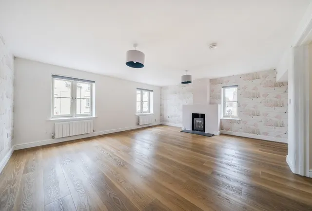 Photo 2 — High Street, Gloucestershire, Avening, GL8 8LU