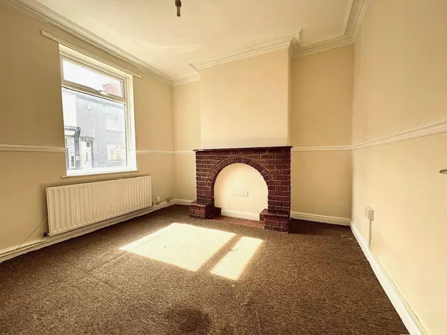 Photo 3 — Lord Street, Grimsby, DN31