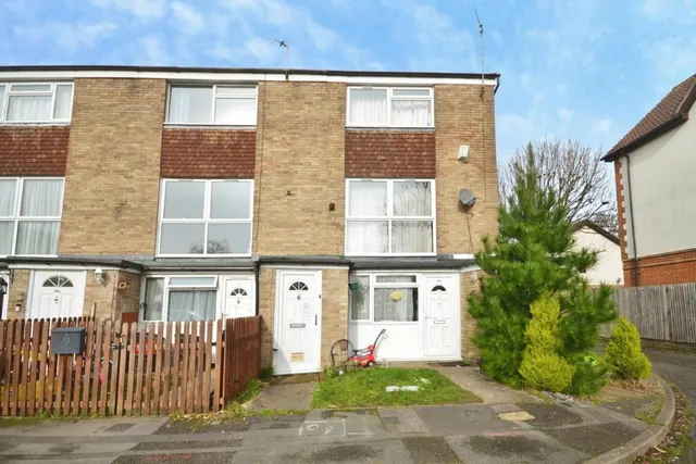 Whitley Wood Road, Reading, photo 1