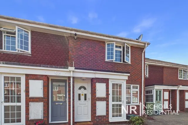Delaporte Close, Epsom, KT17, photo 1