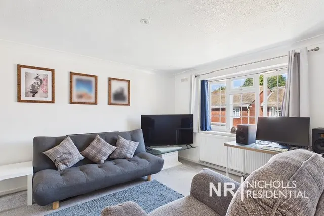 Delaporte Close, Epsom, KT17, photo 3