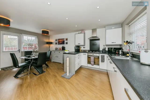 Maureen Campbell Drive, Weston, CW2, photo 3
