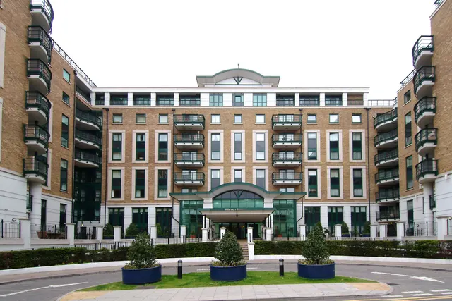 Photo 3 — 150 Warren House, Beckford Close, London