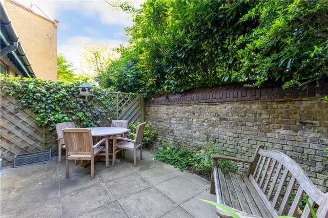 Photo 2 — Bridgeport Place, London, E1W