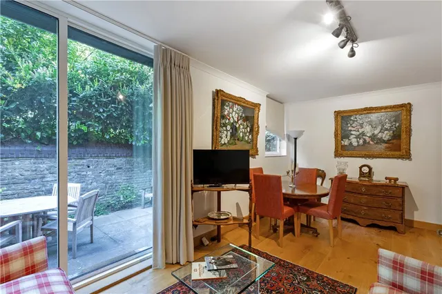 Bridgeport Place, London, E1W, photo 1