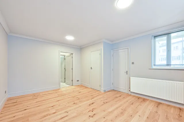 Photo 2 — Flat B, 965 Finchley Road, London