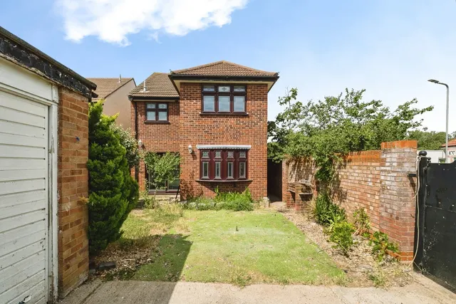 Photo 2 — Abbey Wood Lane, Rainham, RM13