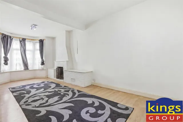 Kings Road, Edmonton, N18, photo 2