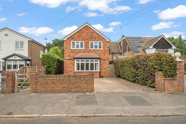 Mayfield Avenue, New Haw, KT15, photo 1
