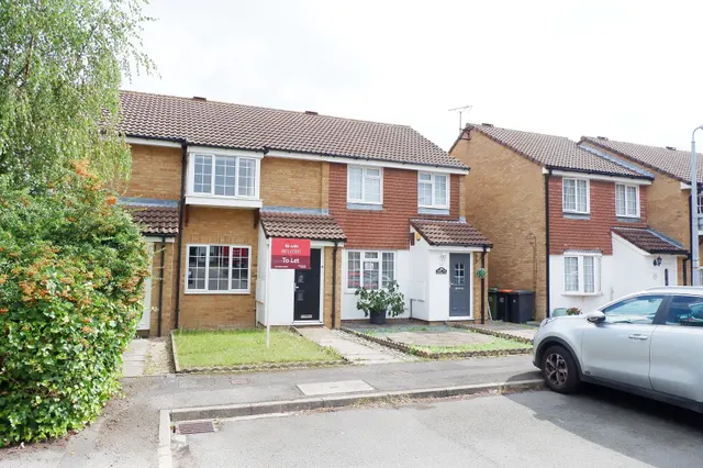 Tennyson Avenue, Houghton Regis, LU5, photo 1
