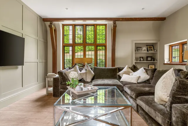 Photo 3 — Hazelwood Lane, Chipstead