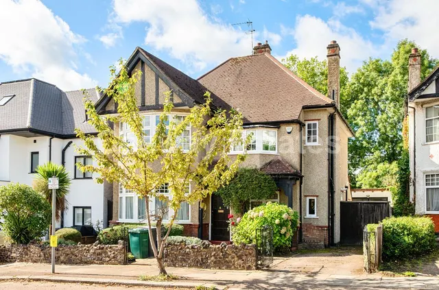 Lawrence Court, Mill Hill, NW7, London, photo 1
