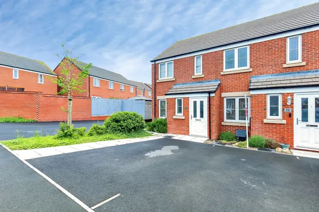 Photo 2 — Trout Close, Weldon, Corby