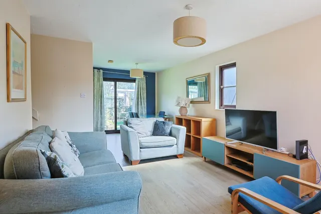 Waldren Close, Poole, BH15, photo 2