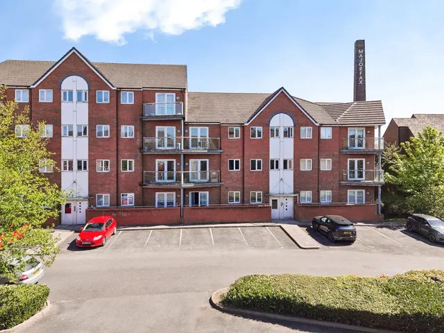 Waterfront Way, Walsall, West Midlands, WS2, photo 1
