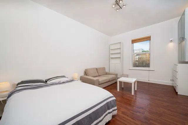 Pelham Road, London, SW19, photo 1