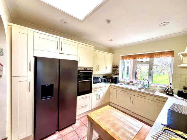 Western Avenue, Surrey Egham, TW20, photo 2