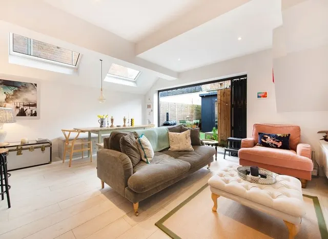Photo 2 — Parfrey Street, Hammersmith, W6