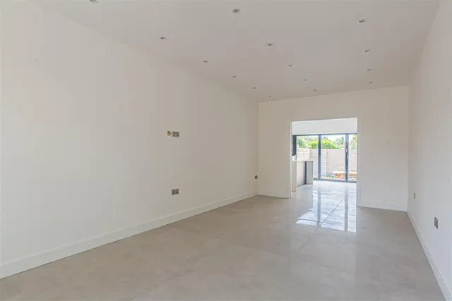Tayben Avenue, Whitton, photo 3