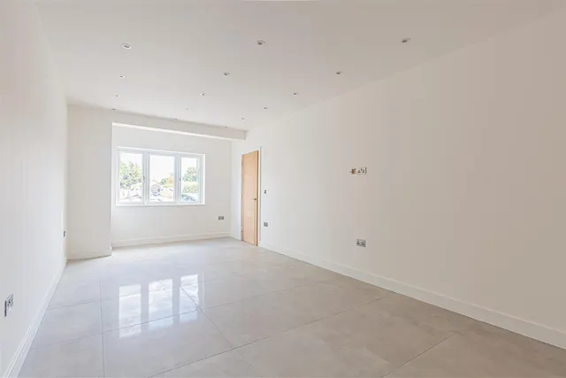Tayben Avenue, Whitton, photo 2