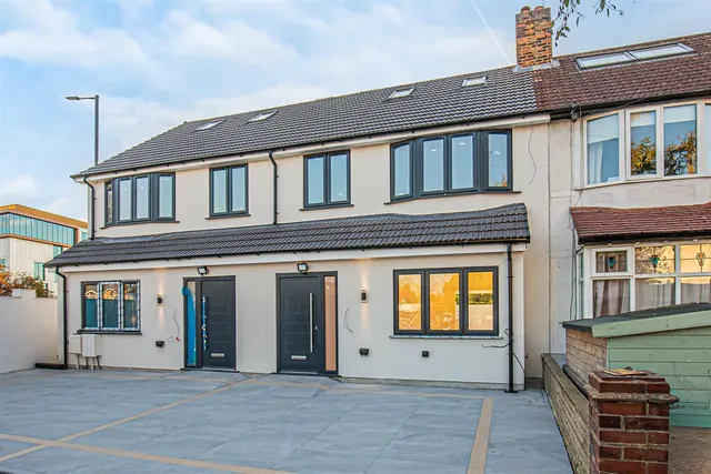 Tayben Avenue, Whitton, photo 1
