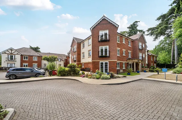 Branksomewood Road, Fleet, GU51, photo 1
