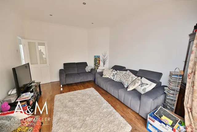 Photo 3 — Emsworth Road, Barkingside, Esssex, Ilford, Essex, IG62EL
