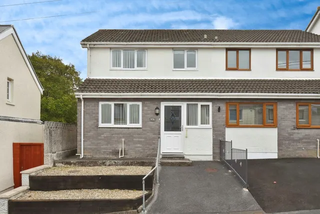 Pen Y Gaer Cottages, Llanelli, SA14, photo 1