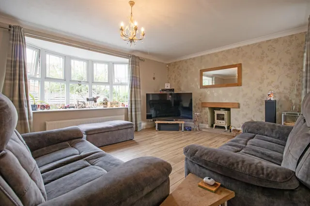 Church Road, Laughton, DN21, photo 3
