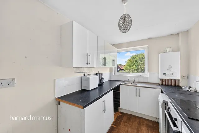 Roman Close, Feltham, TW14, photo 2